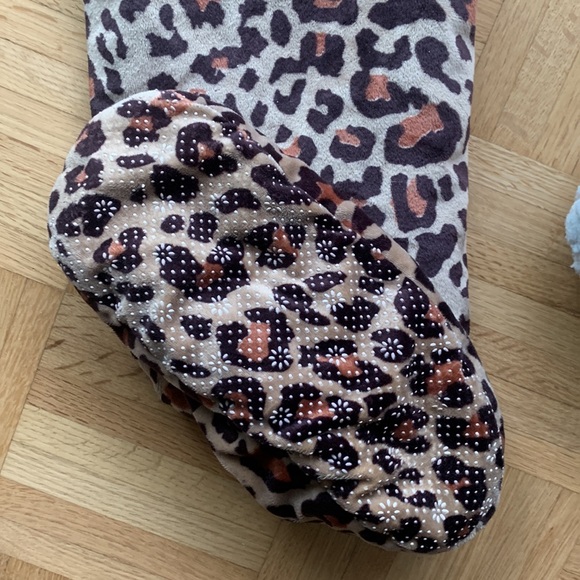 The Comfy brand slipper socks size small leopard print - Picture 3 of 4